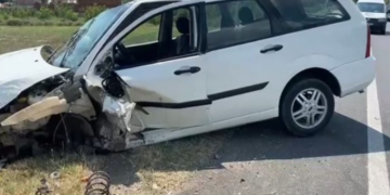 Përplasen dy mjete në aksin Peqin – Elbasan, lëndohen drejtuesit