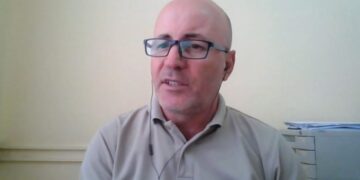 Virozat gjatë stinës së verës, mjeku Simaku këshillon qytetarët: Kujdes me ushqimin, evitoni rrezet e forta të diellit