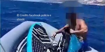 Rrezikuan të mbyteshin në det, shpëtohen katër pushues në Vlorë e Dhërmi