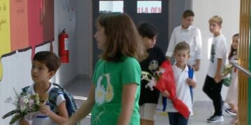 Dramë në arsim, nxënësit numërohen me gishta, mbyllen klasat e para në disa fshatra në Librazhd, edhe Gramshi mbyll klasat e dhjeta