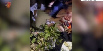 Pas 5 orësh kërkime, shpëtohen në mesnatë 2 turistët francezë që kishin mbetur të bllokuar te “Shpella e Pëllumbasit”