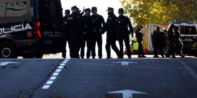 Adoleshenti bën masakër në shkollë, plagos tre mësues dhe dy nxënës