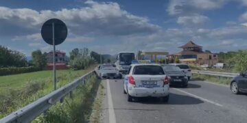 Aksident në Lezhë, përplasen dy mjete, ka të plagosur