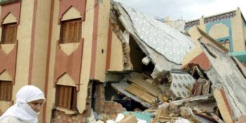 Pamje të frikshme, shihni si “zhduket” pallati pas goditjes së tërmetit (VIDEO)