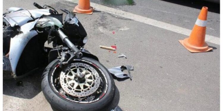 Makina përplaset me motorin në aksin Shkodër-Koplik, plagoset 33-vjeçari