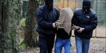 Merret peng i mituri në Kamëz, i grabitet varësja e floririt