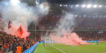 Hodhën flakadanë në fushë dhe kryen veprime të dhunshme në ndeshjen Shqipëri-Poloni, procedohen penalisht 6 tifozë