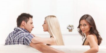 Kush e falin më lehtë tradhëtinë, gratë apo burrat?