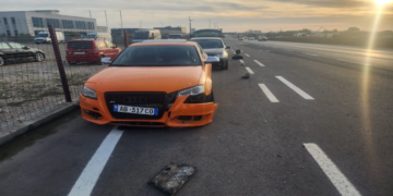 Shkëputet një send nga ura në Tiranë-Durrës, dëmtohet “Audi”