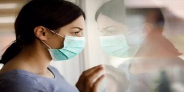 Rriten rastet me COVID, mjekët ngrenë alarmin: Rreth 40% e testeve ditore dalin pozitive