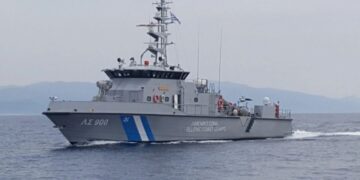 Trafikonin emigrantë të paligjshëm me skaf, pranga 4 trafikantëve në Rodos