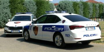41-vjeçari godet me shkop dy të miturit në Vlorë dhe arratiset, policia i vihet pas