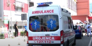 Aksident në Sarandë, makina përplas një kalimtare