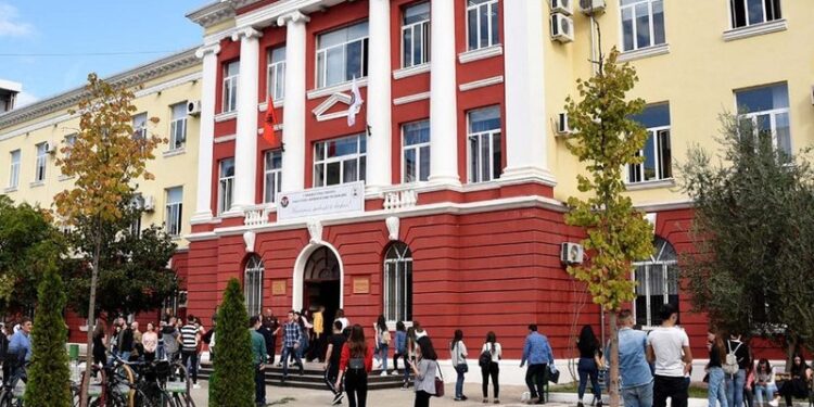 Rregjistrimet në universitete, Manastirliu bën lëvizjen urgjente për degët prioritare