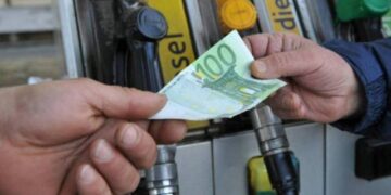 Çmimet e naftës në Shqipëri, deputeti i PD: Një ndër arsyet kryesore të varfërimit të qytetarëve