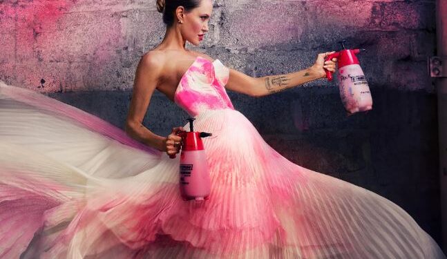 Angelina Jolie flet për jetën pas divorcit nga Brad Pitt: Akoma nuk e di kush jam