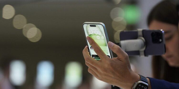 Klientët aspak të kënaqur nga iPhone 15, kjo është arsyeja