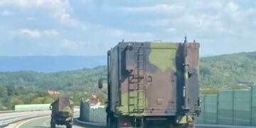 SHBA paralajmëroi për masa, sot vërehet lëvizja e një kolone ushtarake në jug të Serbisë