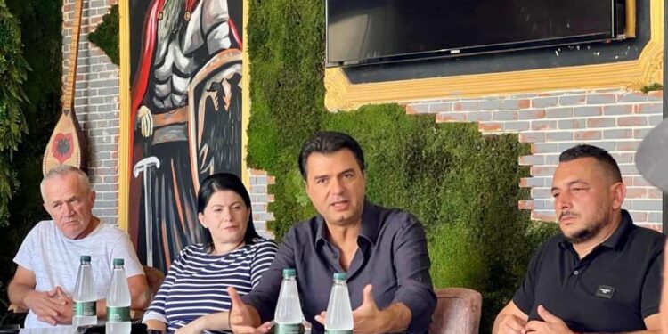 Basha takim me banorët e degës 4: Të ardhurat e shqiptarëve në raport me çmimet janë më të ulëtat në Europë