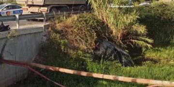 Makina del nga rruga dhe përfundon në kanal, ndërron jetë shoferja 32-vjeçare