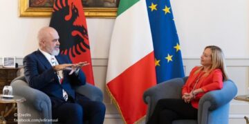 Rama ndan foto nga takimi me Melonin: Vizita në Itali, me plane e projekte për thellimin e partneritetit strategjik
