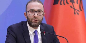 Bardhi: Kushi u shkarkua ditën e parë të shkollës, Xhaçka iku para samitit të Berlinit