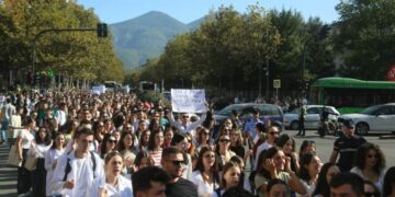 Studentët e Mjekësisë mbërrijnë te Ministria e Arsimit: Të anulohet ligji për punë me detyrim për 5 vite në Shqipëri!