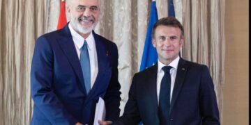 Pas takimit “kokë më kokë” me Begajn, Macron konferencë me Ramën në kryeministri