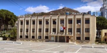 Priten reshje të dendura shiu, rrezik për përmbytje. Bashkia Lezhë thirrje qytetarëve