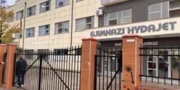 Goditi mësuesen se i përmendi të atin që i kishte ndërruar jetë, zbardhen dëshmi të reja mbi ngjarjen