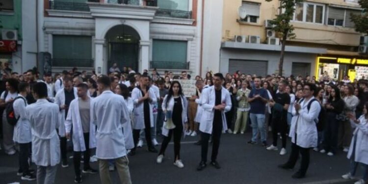Përfundon bojkoti, Universiteti i Mjekësisë pranon kërkesat e studentëve