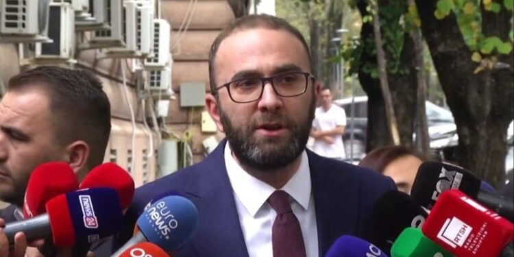 Takimi me deputetët e Berishës pas kaosit në Kuvend, Bardhi zbardh detajet nga mbledhja