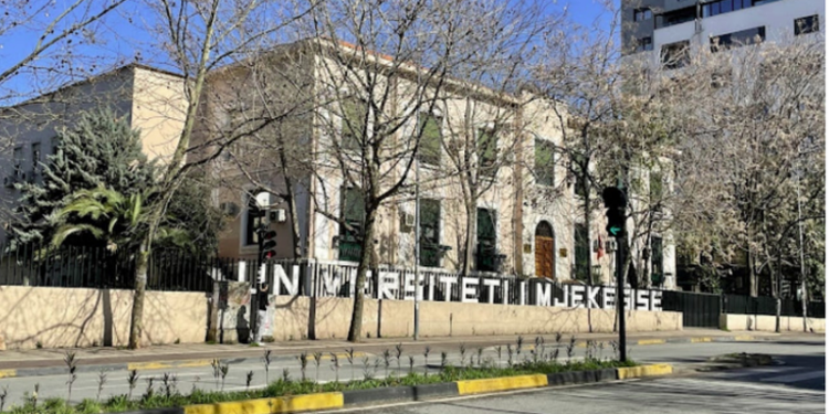 Studentët e Mjekësisë rikthehen në auditore pas protestave