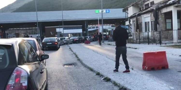 U kap në Kapshticë me 3 kallashnikovë dhe një pistoletë TT, kush është Xhimi nga Tirana që u arrestua nga policia?