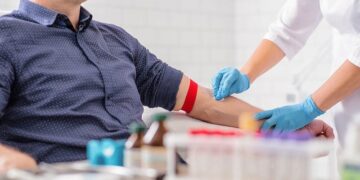 Zbulohet testi i ri që diagnostikon kancerin, mjafton vetëm një pikë gjaku