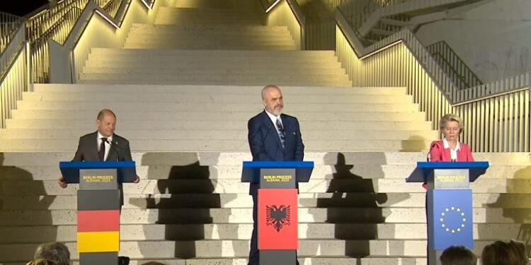 A do të ndërmarrë BE sanksione ndaj Serbisë pas sulmit në Kosovë? Shcolz dhe Von der Leyen: Dënojmë aktin, presim përfundimin e hetimeve