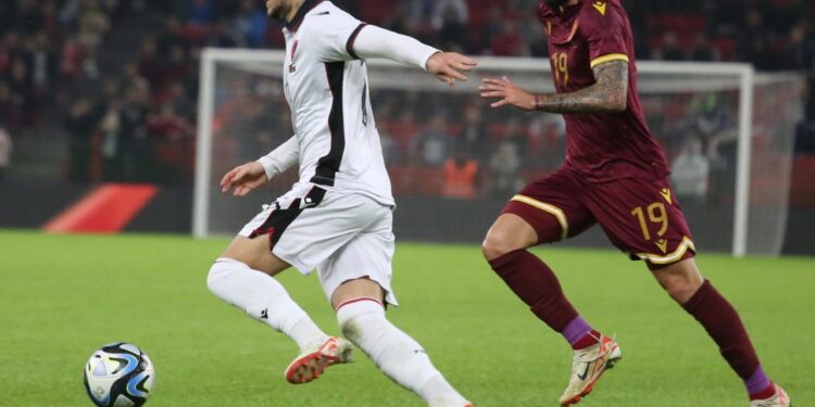 Goooool, nuk ka miqësore për kuqezinjtë, Qazim Laçi shënon pas një super aksioni