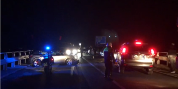 Përplasen një autobot me dy makina, dyshohet për 2 të vdekur në tunelin e Kalimashit