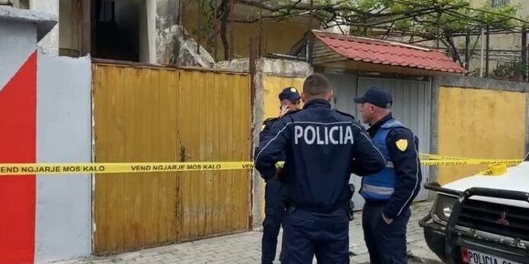 Vrau fqinjin me sëpatë dhe më pas e hodhi në kanal për të fshehur gjurmët, e pëson keq autori