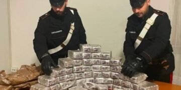 Lëvizjet e dyshimta “tradhtojnë” 28-vjeçarin shqiptar, në momentin e ndalimit i kapen 30 kg drogë