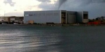 Tornado godet Italinë, shkakton panik dhe dëme të shumta (FOTO)