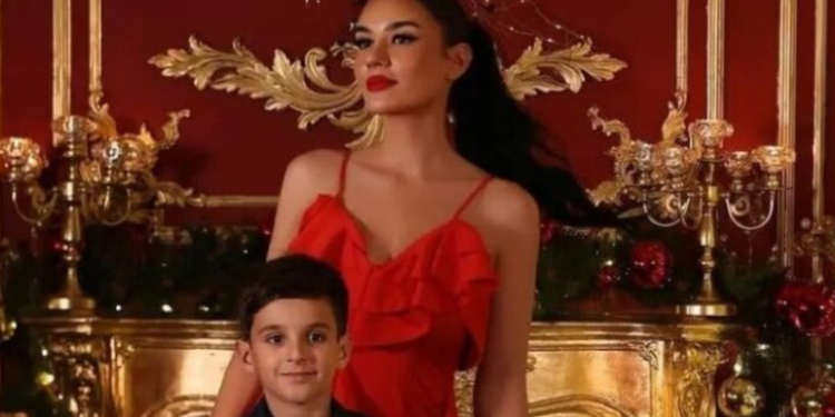 Bora Zemani sjell atmosferën e Krishtlindjeve, ku është Donald Veshaj