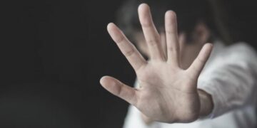 Merret në mbrojtje vajza e dhunuar në Vlorë