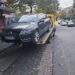 Policia Rrugore ‘bën namin’ në Tiranë, merr me karrotrec makinat e parkuara gabim