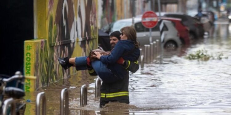 Përmbytet Italia, sasi rekord shiu në pak orë(VIDEO)