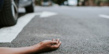 Aksident në aksin Lushnjë-Rrogozhinë, 26-vjeçarja përplas për vdekje një person me biçikletë