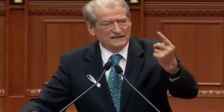 Berisha s’kursen Ramën: Argat i Vuçiçit, nxorre Kurtin si djall me zile