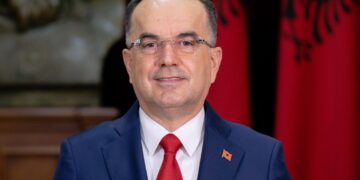 Presidenti Begaj mesazh studentëve: Sot është dita e parë e jetës universitare, dedikojuni arsimimit!