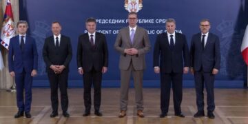 Vuçiç para takimit me diplomatët: Pavarësisht sa të fortë janë, unë do ta mbroj Serbinë