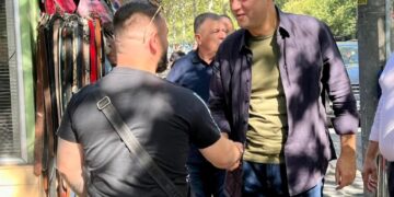 Lulzim Basha takon sipërmarrësit e vegjël të Laprakës dhe u prezanton programin e PD